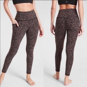 Athleta Salutation Stash Pocket 7/8